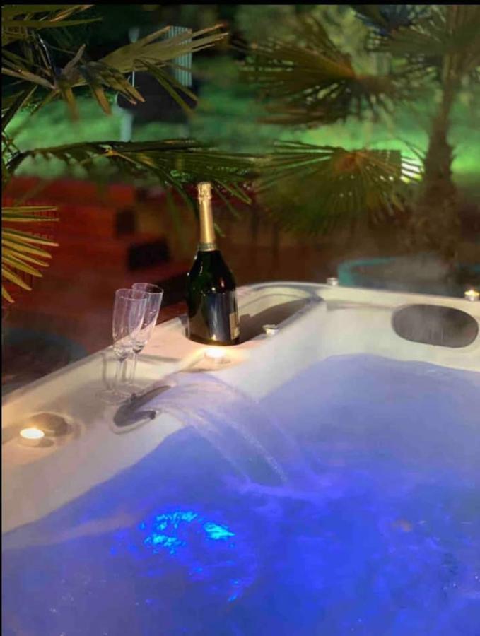 Апартаменти Le Jacuzzi De Marie Ll Туркуен Екстер'єр фото